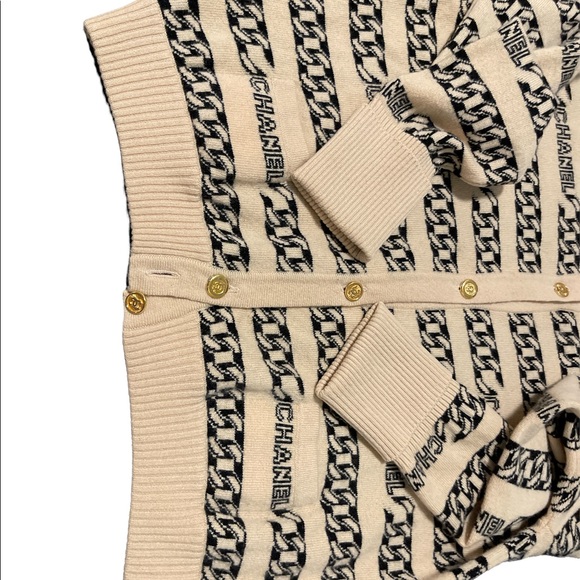 Chanel Extremely Rare vintage logo intarsia sweater in 100% Cashmere - Picture 5 of 6